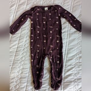 Kate Quinn LAP NECK FOOTIE HUCKLEBERRY PLANETS | ORGANIC COTTON MULTI RIB 3-6M